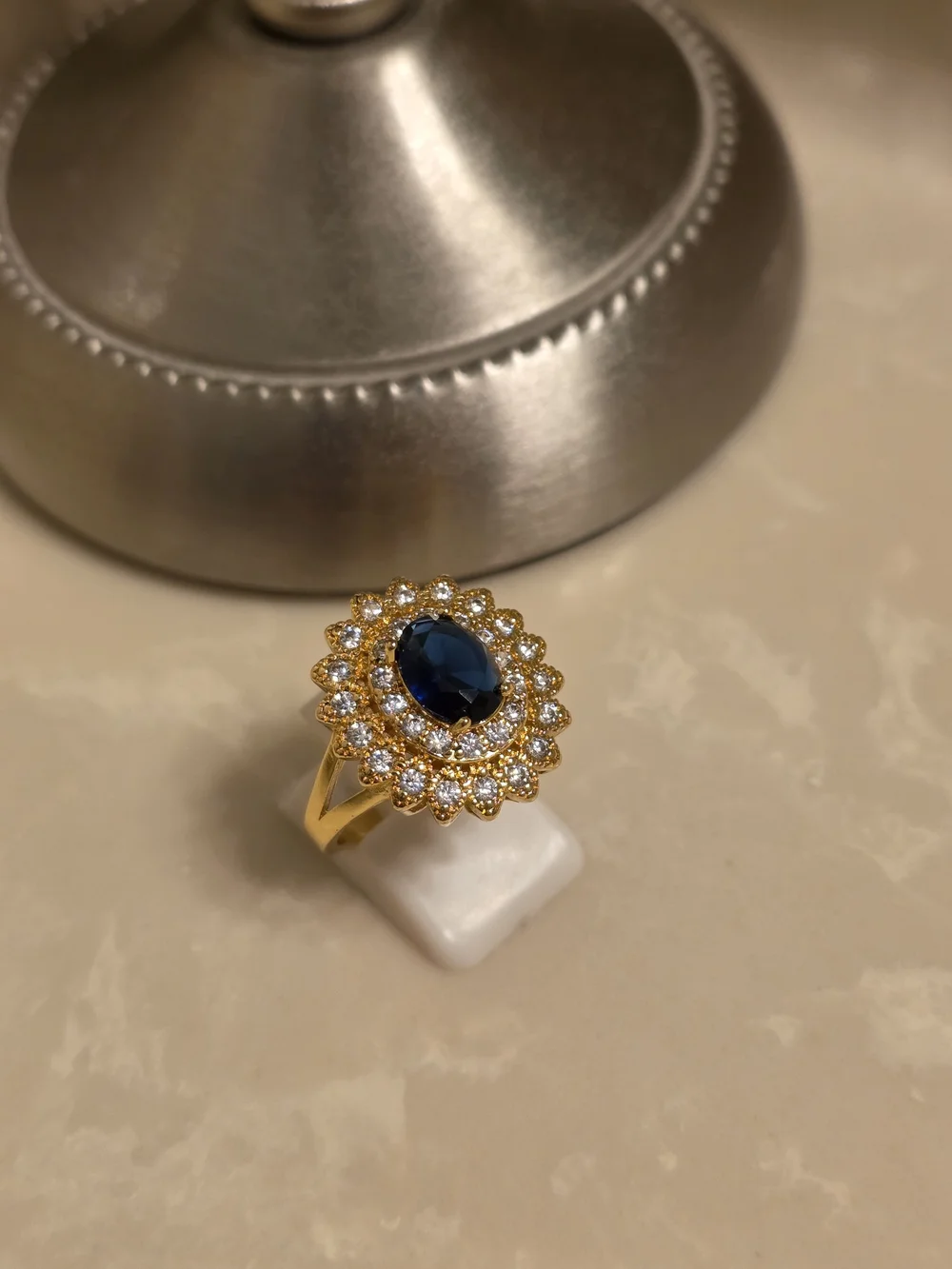 N/A elegant gold